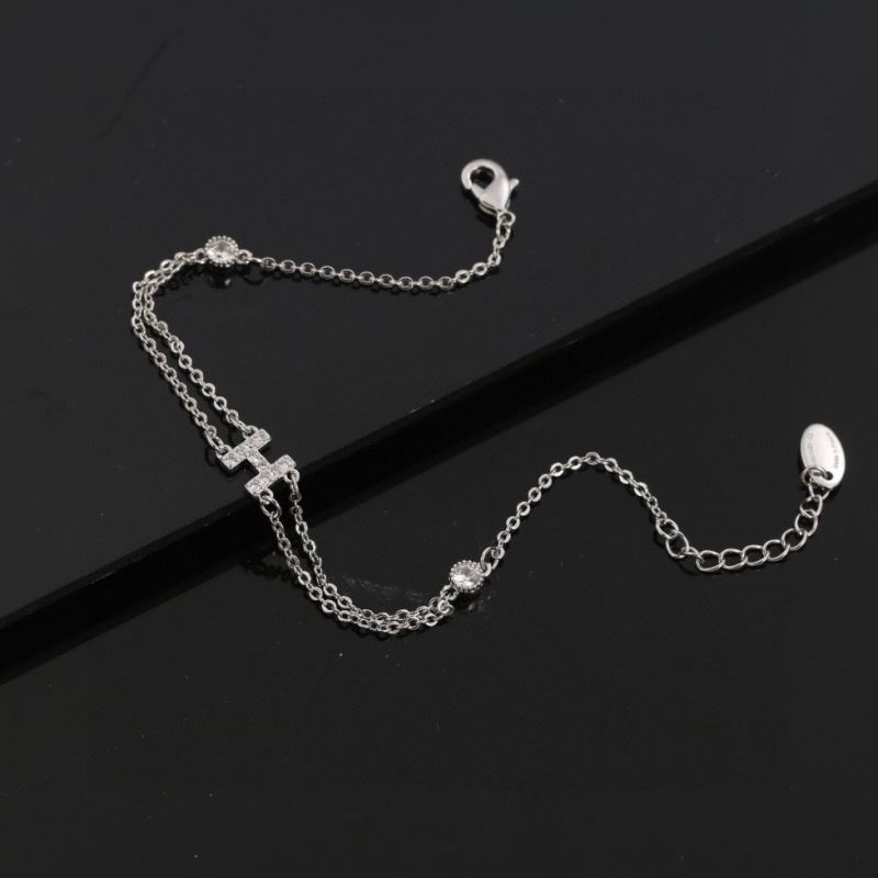H**me5 necklaces